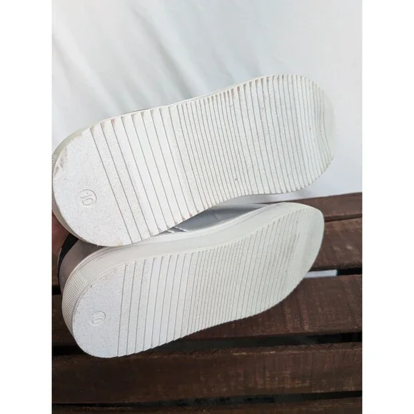 Disney Mickey Mouse Womens 10 Sneakers Silver with Mickey Ears Shoes Lace Up - Picture 8 of 9